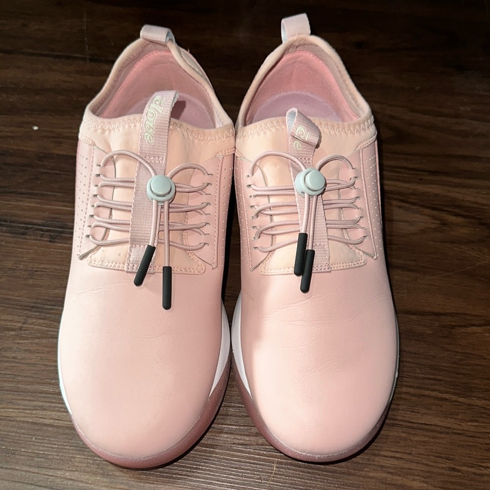 Clove Sneaker